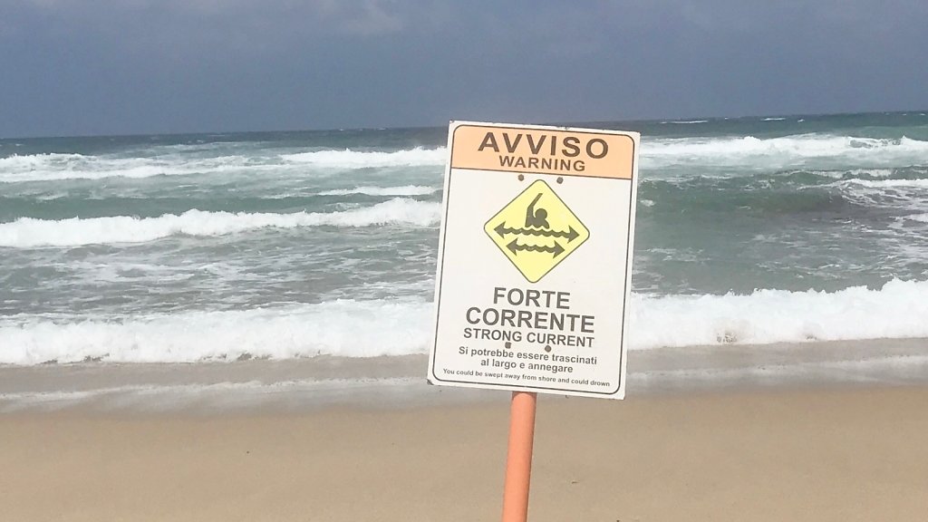 Baden ist im Meer vor Sardinien tatsächlich nicht immer ungefährlich